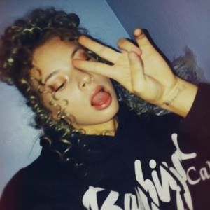 Meet your Posher, Eva